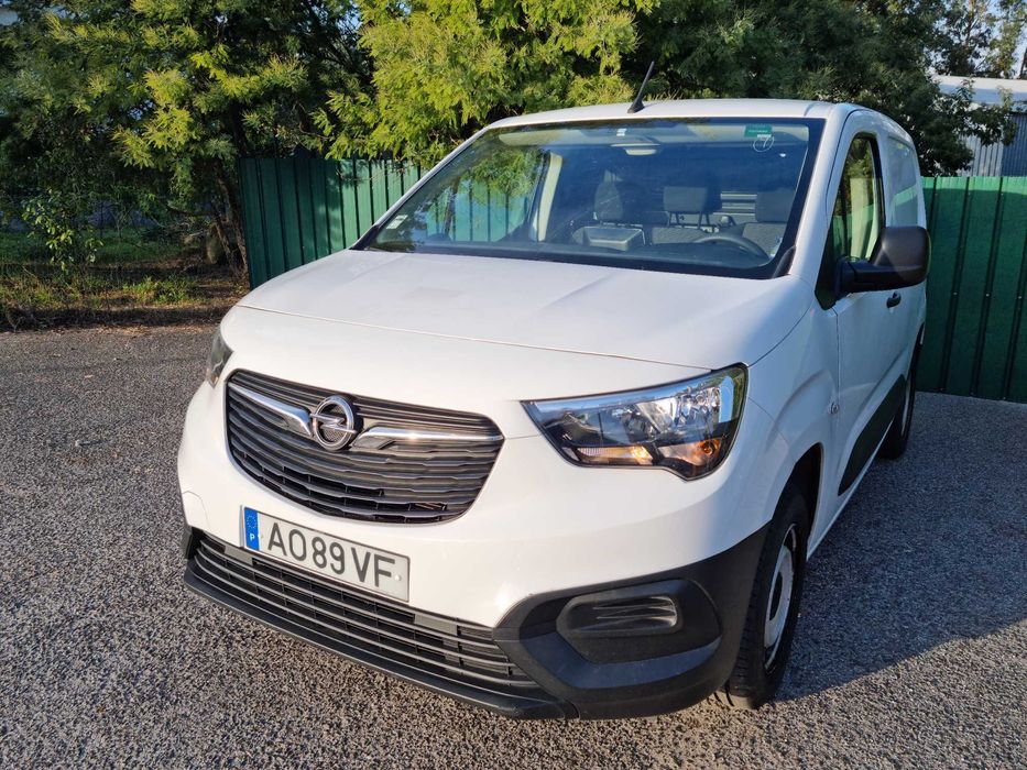 OPEL Combo Cargo Diesel 1.5 CDTi L1H1 Enjoy 4d, 3 Lugares COM GARANTIA e Financiamento