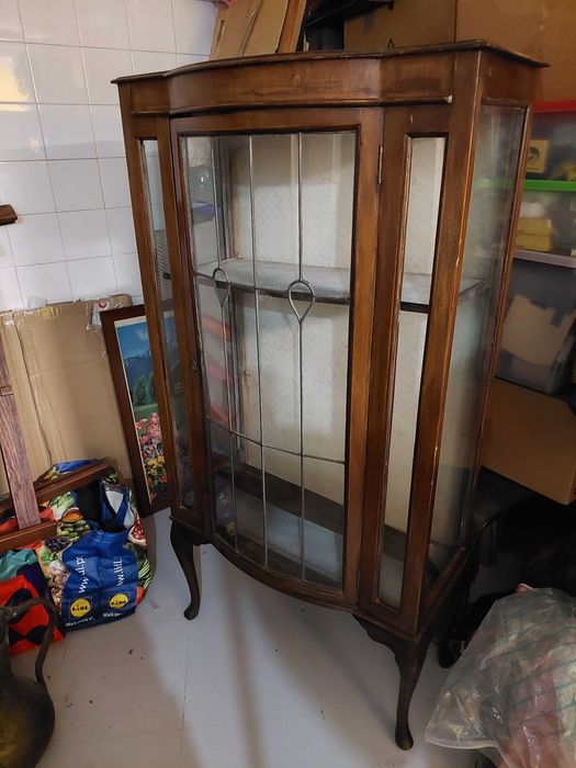 Vitrine ou armário de exposição inglês em nogueira