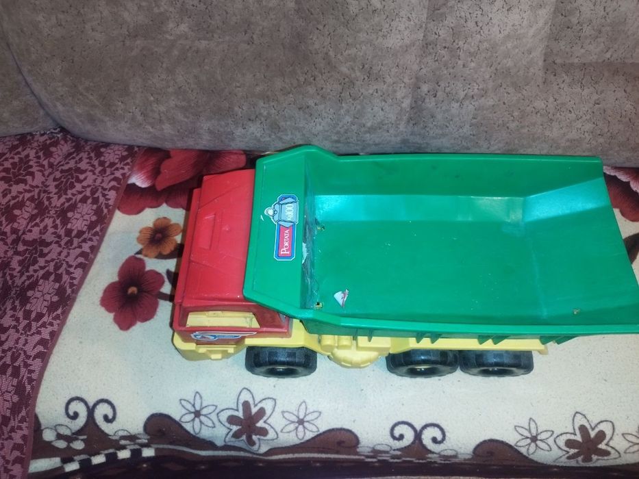 Продам машинку самосвал
