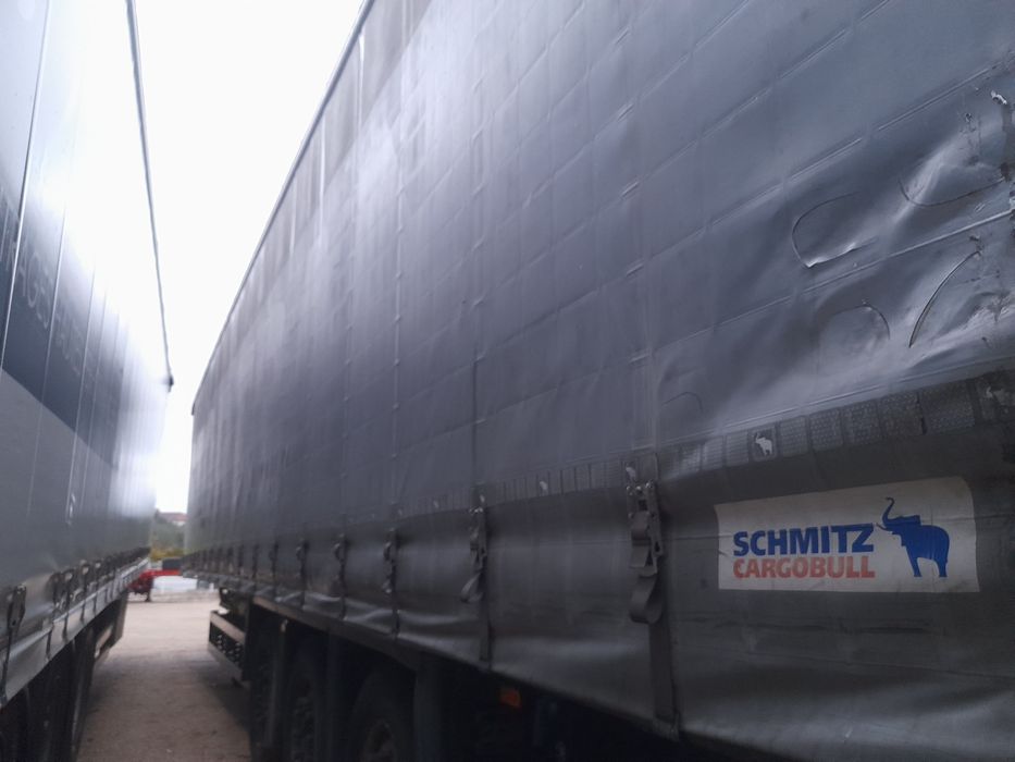 Semi-reboque Schmitz em lona