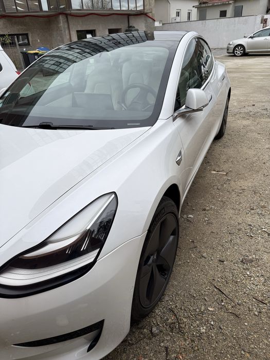 Tesla model 3 standard range plus64846404114049121