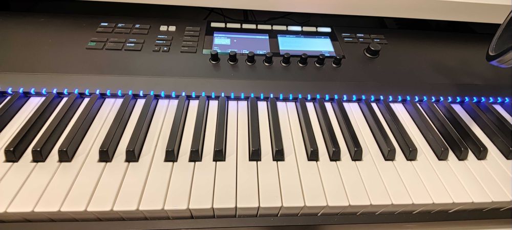 Native Instruments Komplete Kontrol S88 MK2, kontroler MIDI