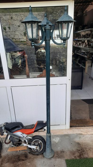 Candeeiro de pé com 3 iluminações