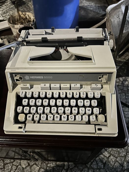 Maquina de escrever antiga (formato mala)