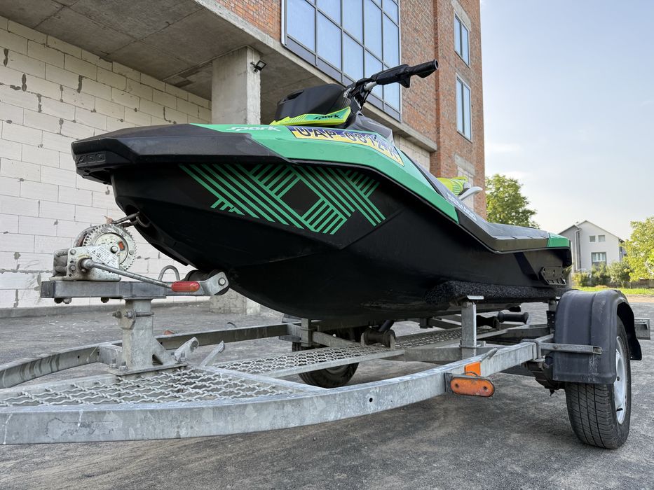 Гідроцикл BRP Spark Trixx. Офіційний