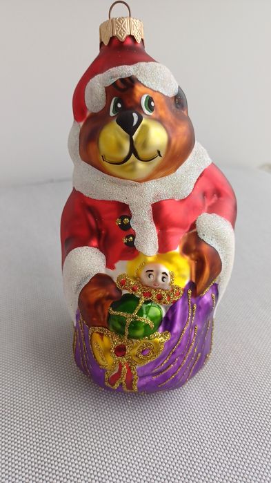 Ялинкові іграшки різні.