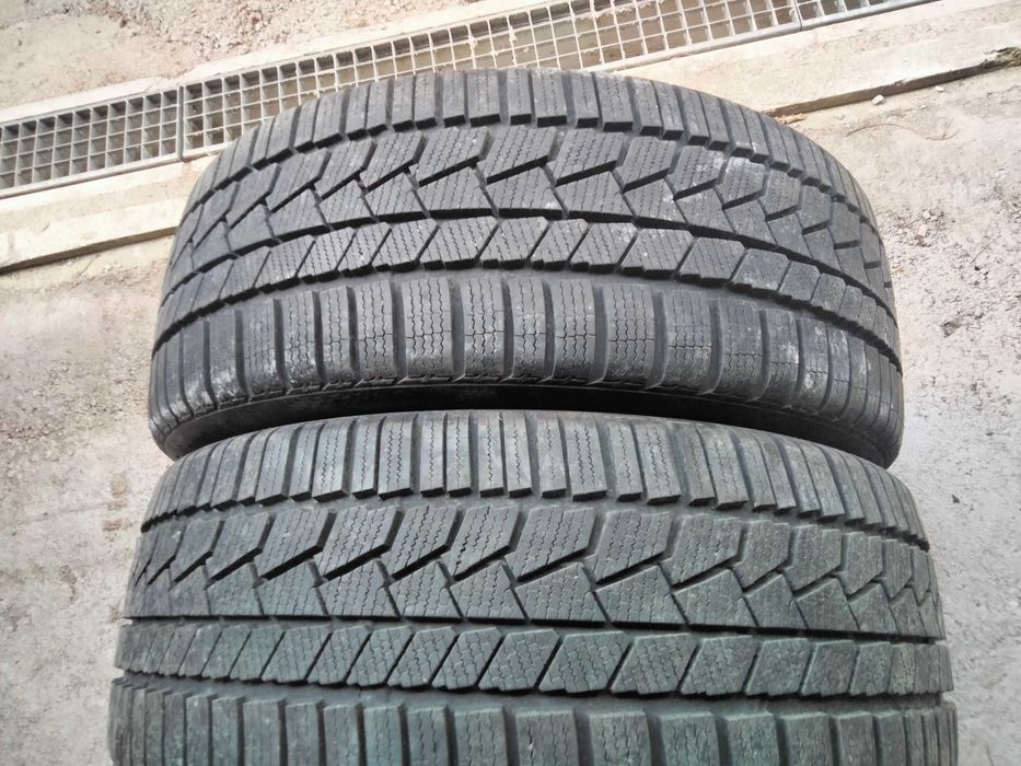 225 40R19 Continental