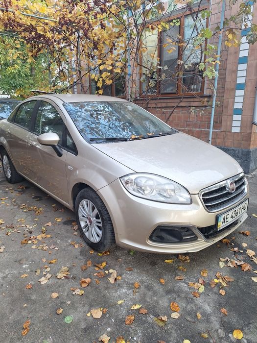 Автомобіль Fiat Linea