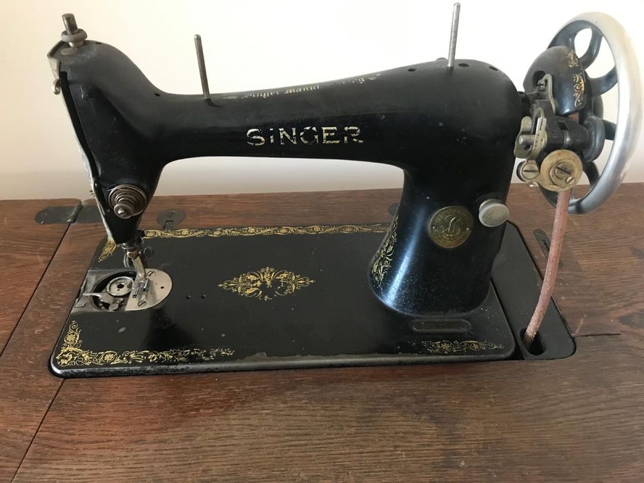 Maszyna do szycia Singer ze stolikiem