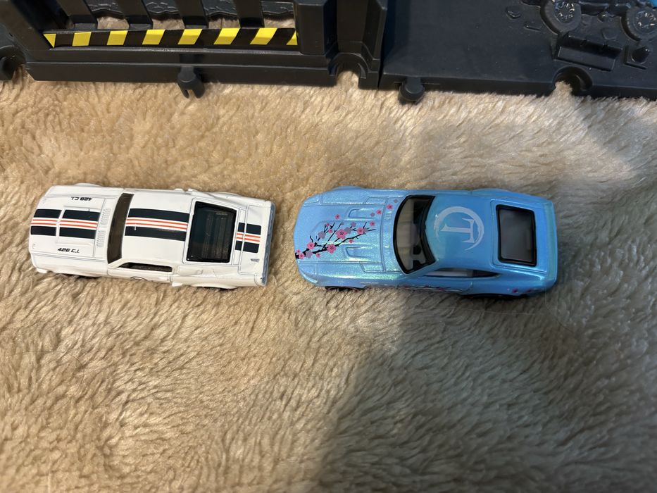 Hot wheels pętla t rexa z dwoma samochodzikami