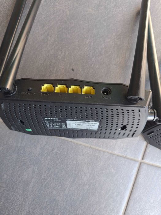Router AC1200 Dual-band Gigabit Wireless Router