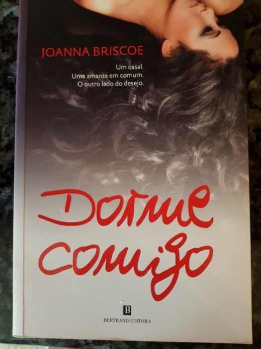 Vendo livro Dorme comigo