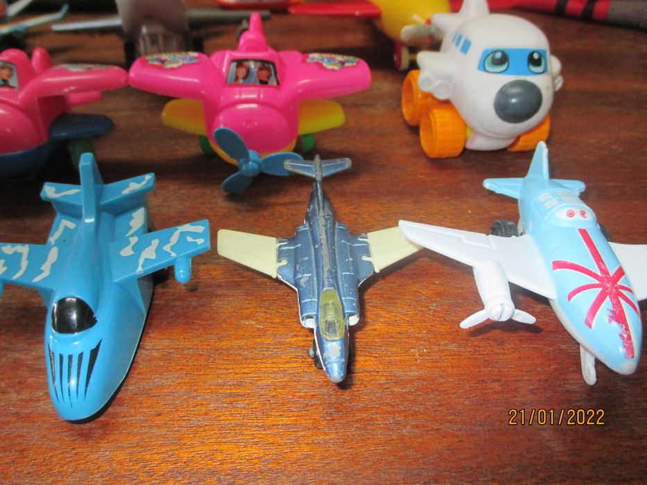 Miniaturas de aviões de várias colecções