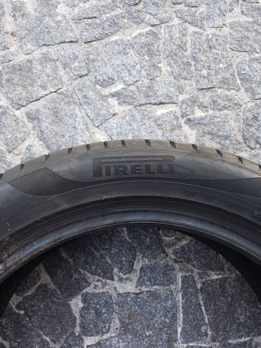 Vendo pneus semi-novos 255/45/19 Pirelli