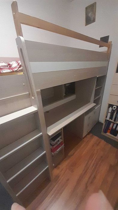 Łóżko piętrowe z biurkiem