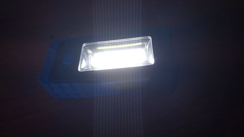 LED ліхтарик на батарейках