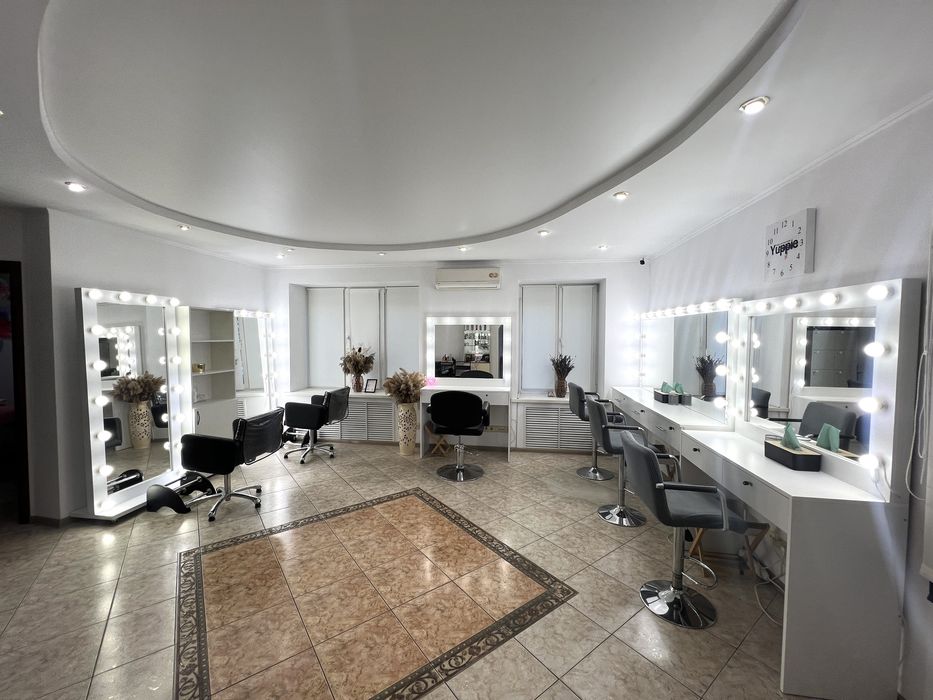 Оренда для перукаря, візажиста, кабінет, кушетка, місце бровіста