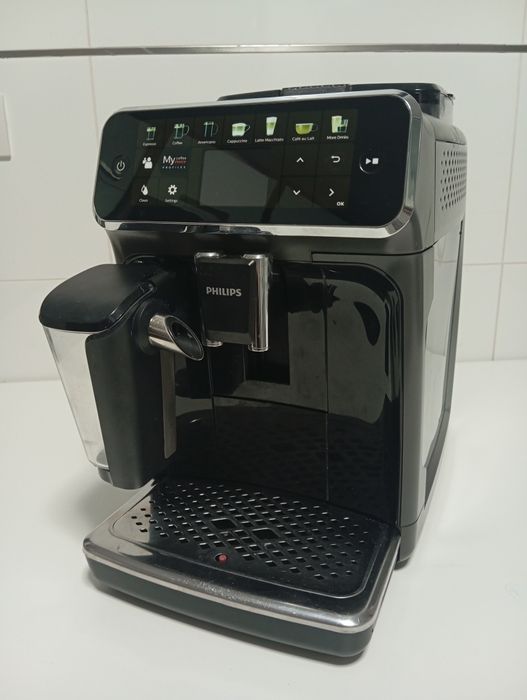 Máquina de Café PHILIPS Lattego EP5444/50
