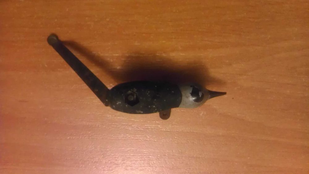 Птичка из часов с кукушкой.