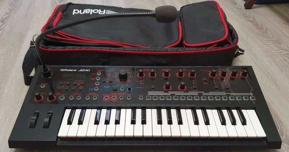 Roland JD-XI Synthesizer z futerałem – jak nowy