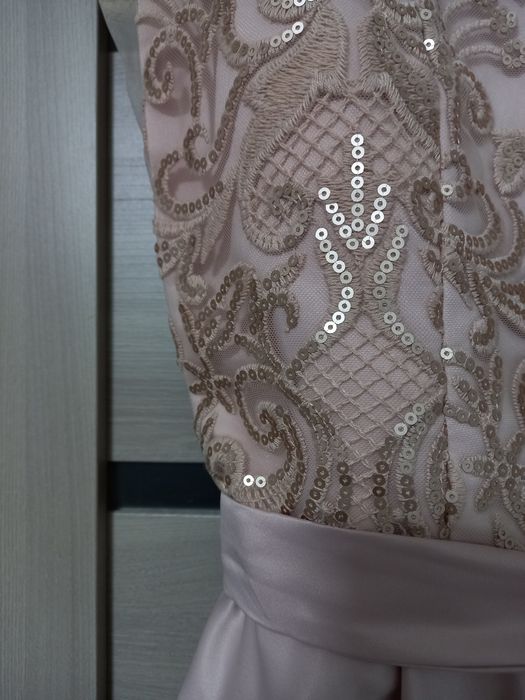 Платье розовое атласное для выпускного