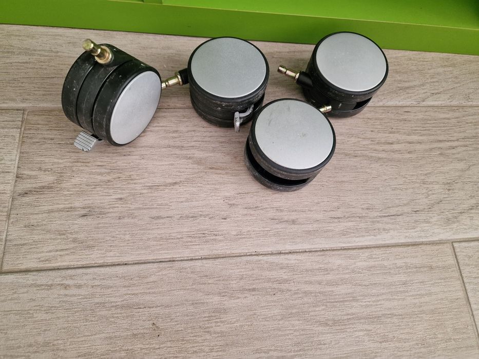 Estante com rodas