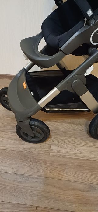 Продам дитячу коляску Stokke Trailz
