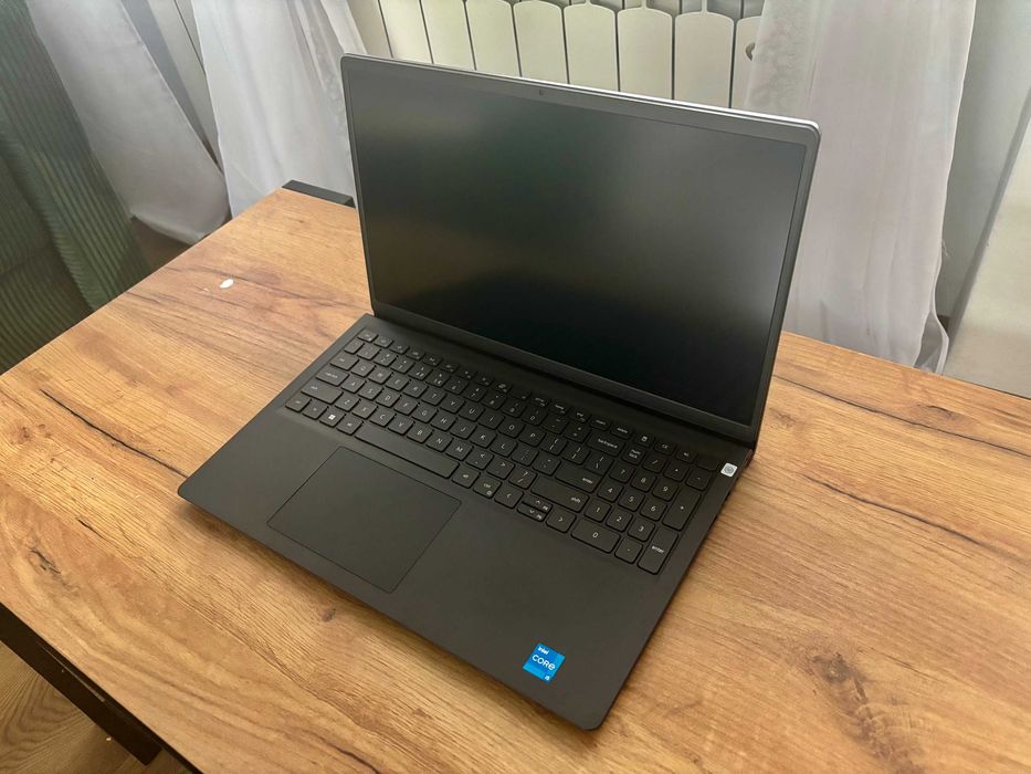 Laptop DELL Vostro 3520 | Procesor i5 | 16 GB RAM | 512 GB SSD