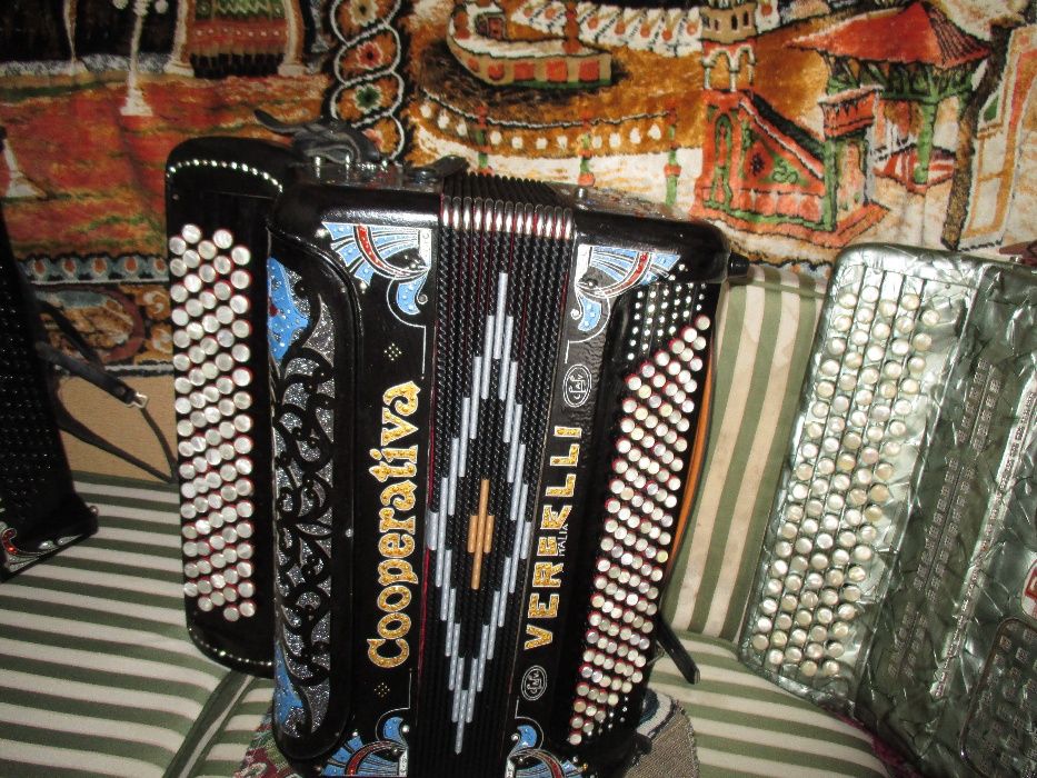 Acordeao Cooperativa 4/5 vozes 120 baixos