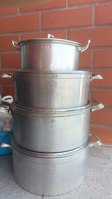 Conjunto de 4 panelas usadas