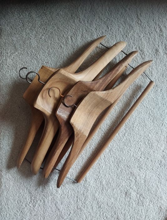 Conjunto de 4 cruzeta cabides antigos em madeira maciça