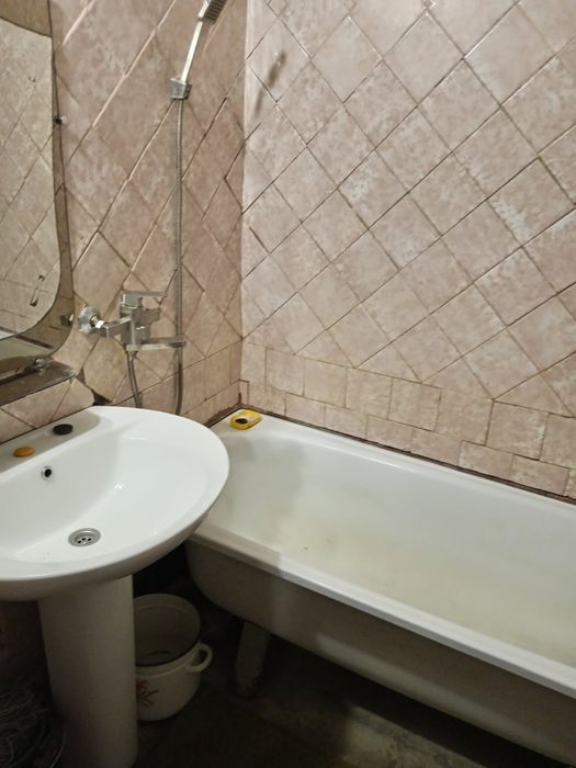 Здам 2кмн квартиру на Заливній на 1 поверсі