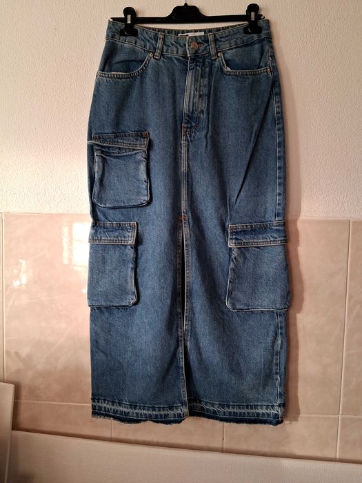 Saia Bershka e camisola Zara