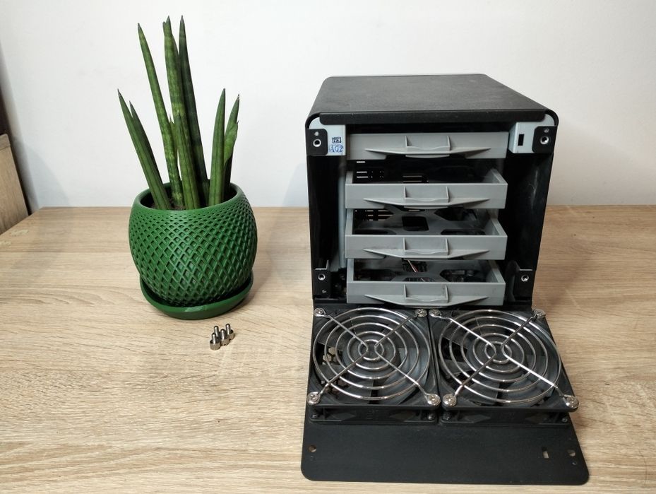 Synology DS411+ II 1.8 GHz DDR2 1GB 4x BAY NAS