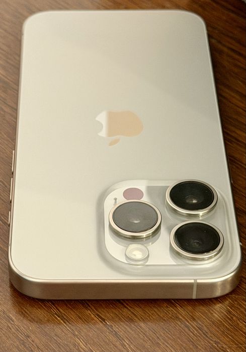 iPhone 15 Pro | Bateria a 95% | Como novo