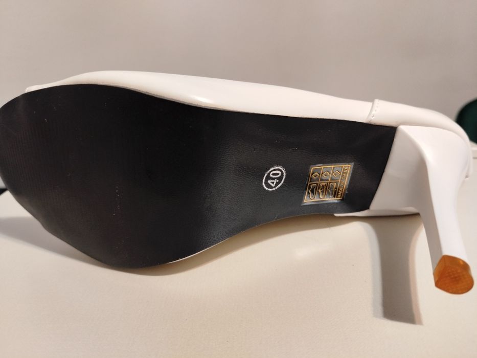 Buty damskie białe 40