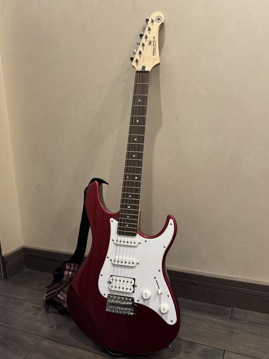 Yamaha Pacifica PAC012 Electric Guitar