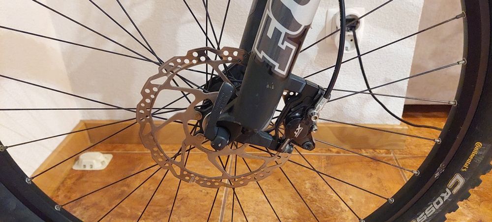 Bicicleta KTM 27,5 em carbono