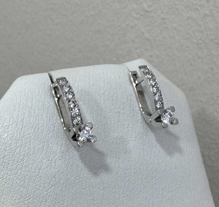 Сережки з камінням із білого золота