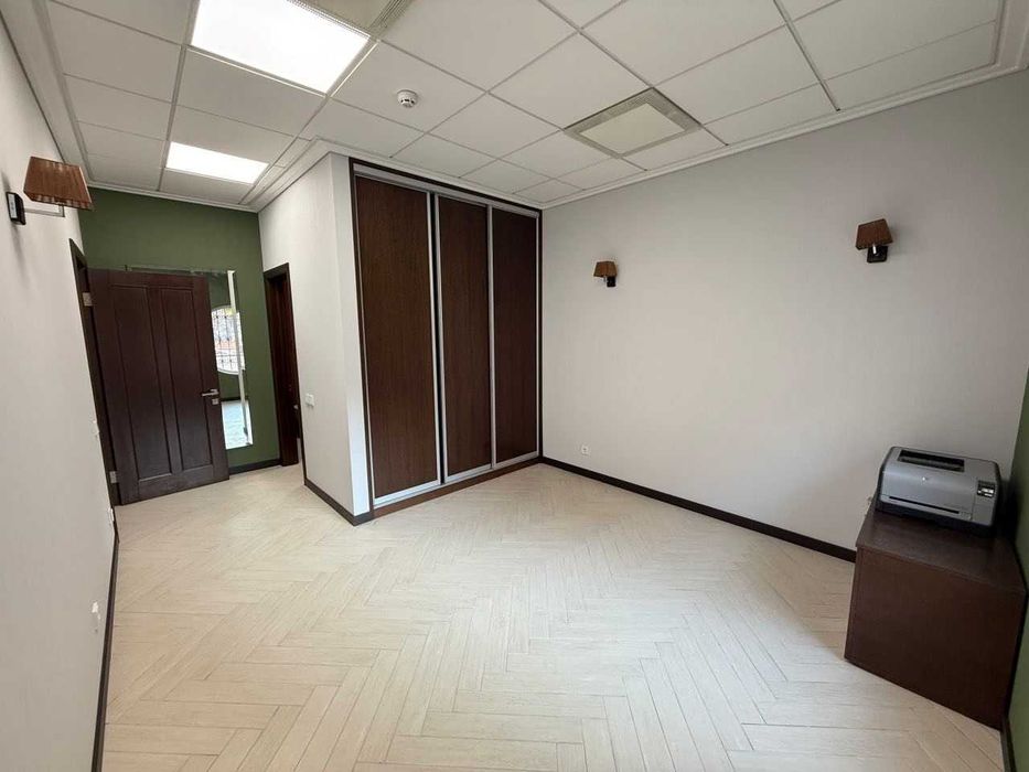 Центр. Шота руставелі. 142 м². Офіс з ремонтом