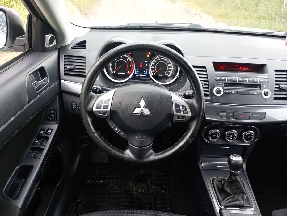 Mitsubishi Lancer intense rezerwacja