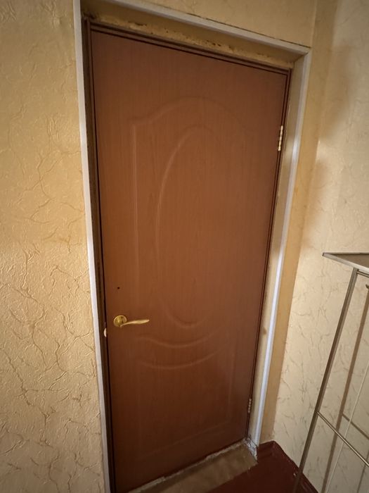 Продається 1 кімнатна квартира на площаді Визволення .