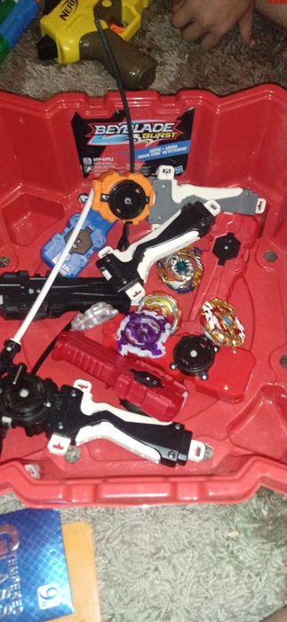 Блейблейд арена.