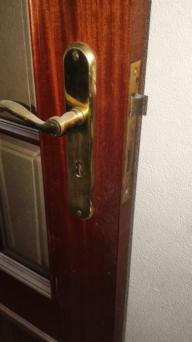 Porta de sala ou corredor maciça