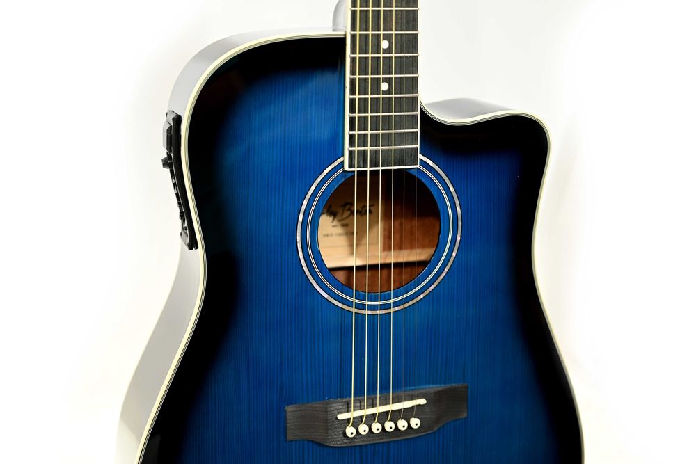 Gitara elektroakustyczna Harleya z pokrowcem