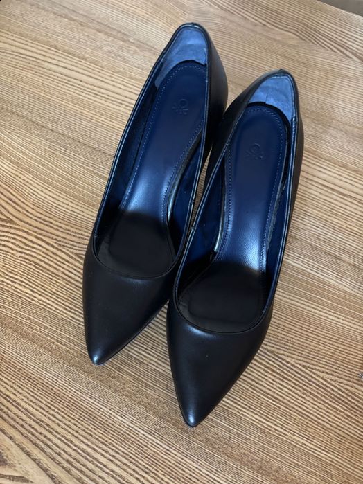 Класичні чорні туфлі United Colors of Benetton, розмір 38-39