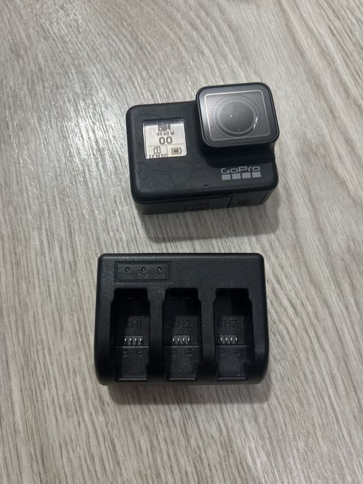 GoPro Hero 7 Black + 4 Baterias + Caixa de estanque+Base de carregamento