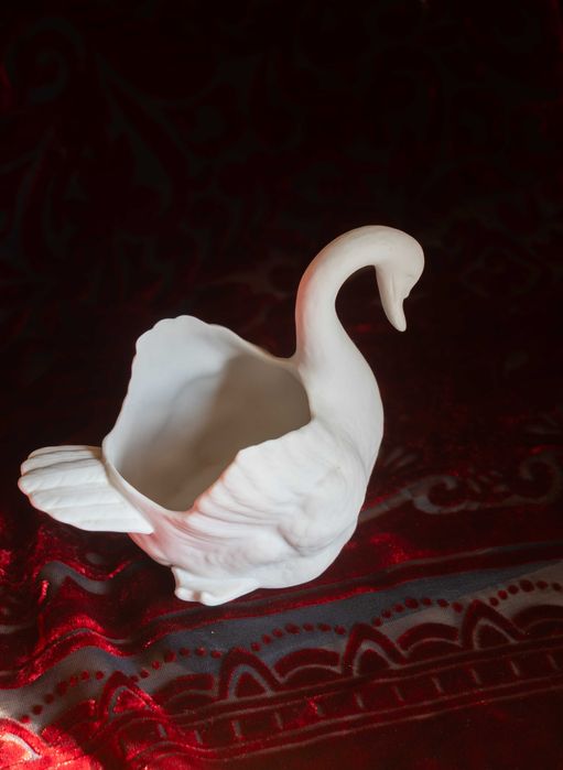 Belo cisne, em porcelana Biscuit, da Vista Alegre