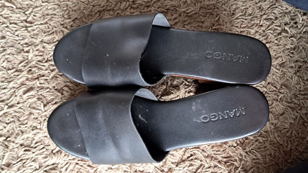 Buty klapki Mango