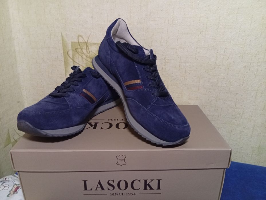 Кросівки  чоловічі.